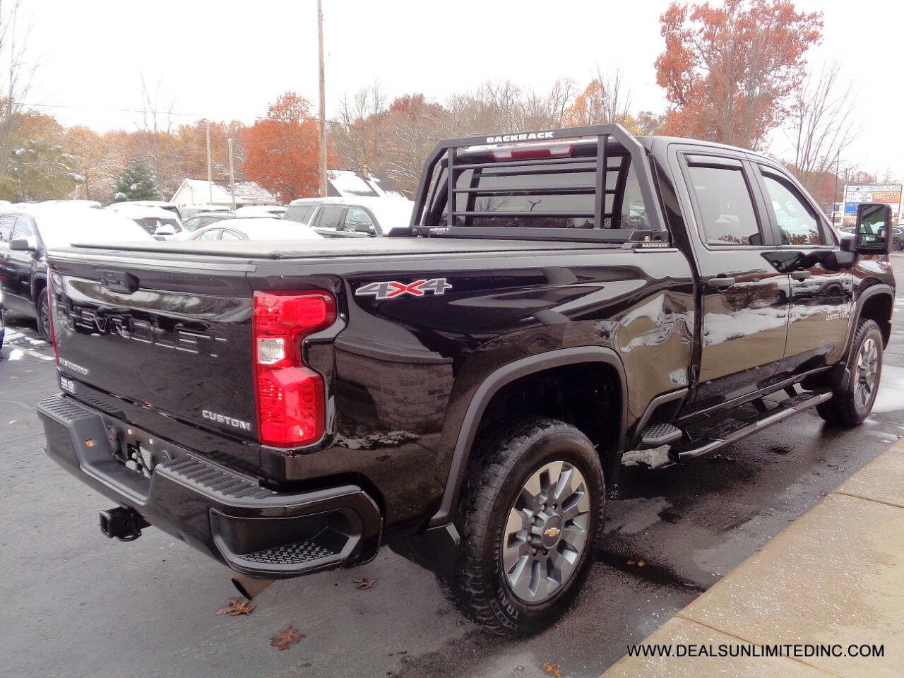 Used 2023 Chevrolet Silverado 2500 Custom w/ Custom Value Package image 3