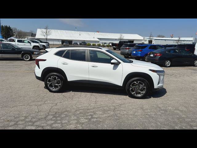 Used 2024 Chevrolet Trax LT w/ Driver Confidence Package FWD image 36