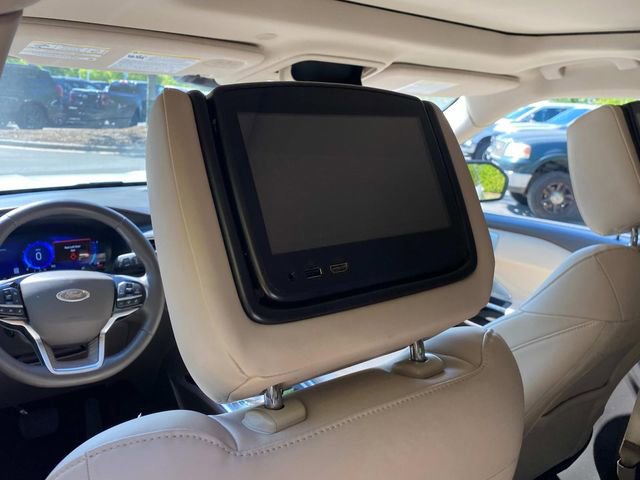 Used 2023 Ford Explorer Platinum w/ Technology Package AWD/4WD image 10
