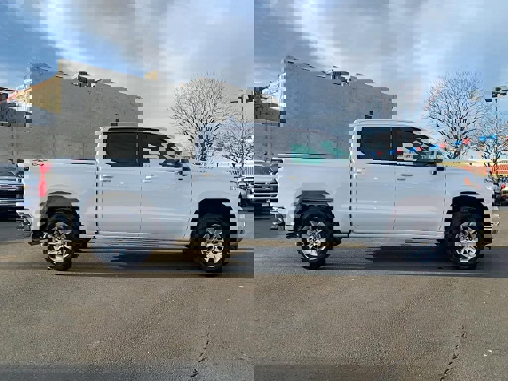 Used 2025 Chevrolet Silverado 1500 LT w/ Convenience Package II image 5