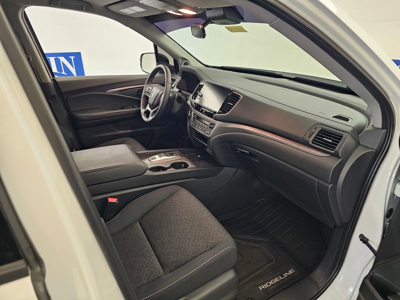 Used 2025 Honda Ridgeline Sport image 27