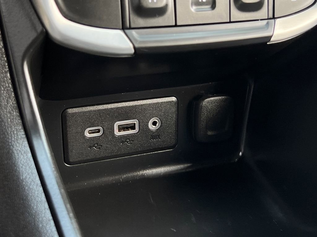 Used 2023 GMC Terrain SLE w/ Driver Convenience Package image 28