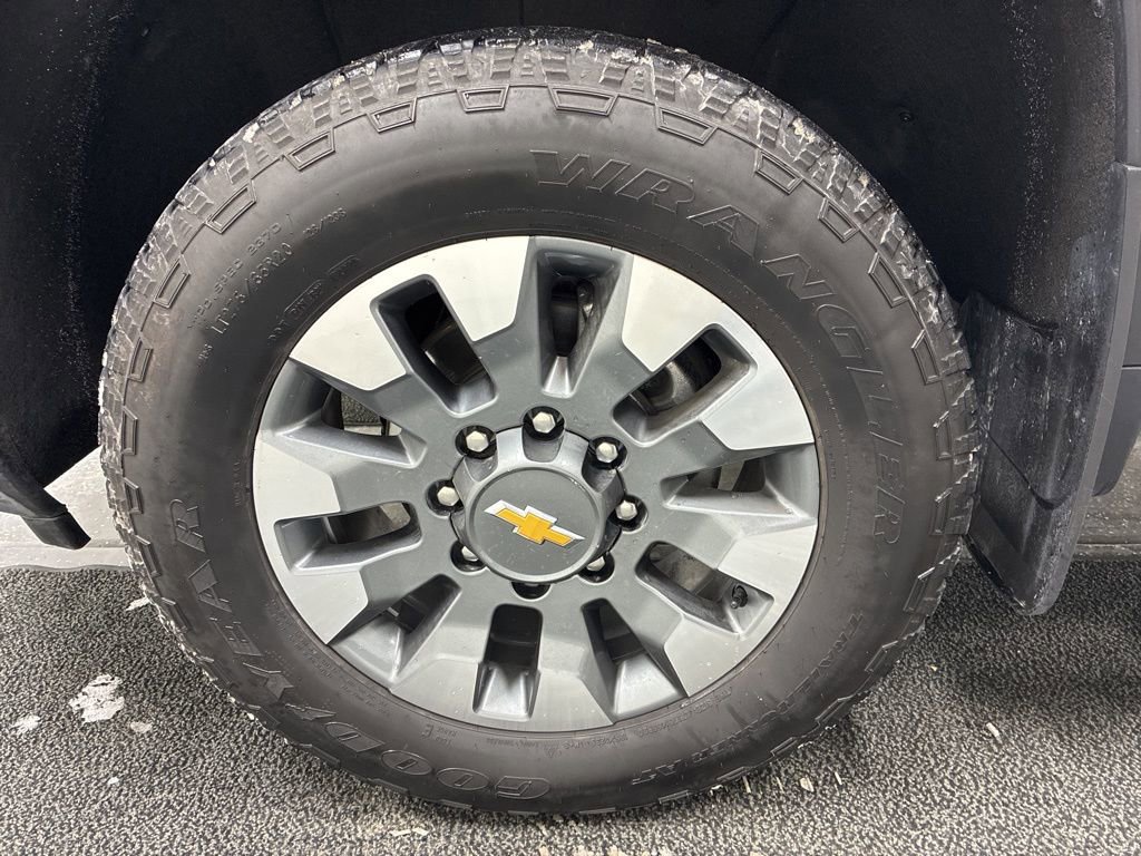 Used 2025 Chevrolet Silverado 2500 Custom w/ Custom Value Package image 9