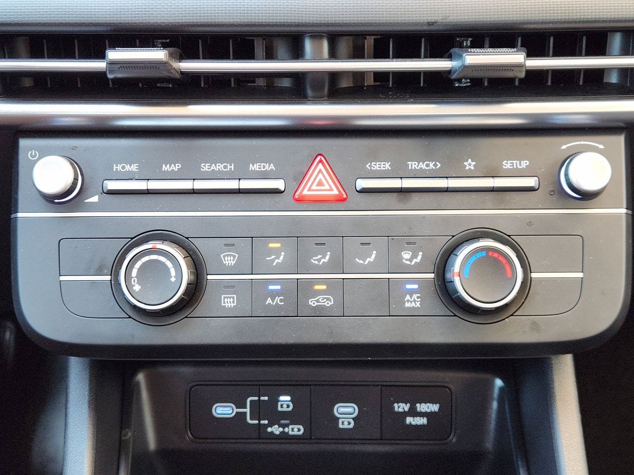 Certified 2025 Hyundai Tucson SE FWD image 16