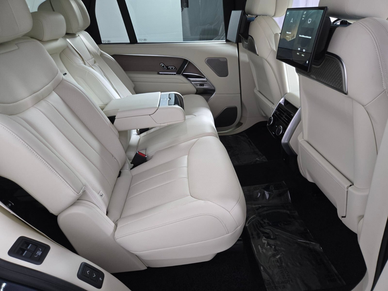 New 2026 Land Rover Range Rover Long Wheelbase Autobiography AWD/4WD image 18