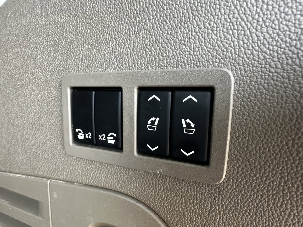 Used 2018 GMC Yukon SLT w/ Open Road Package image 42