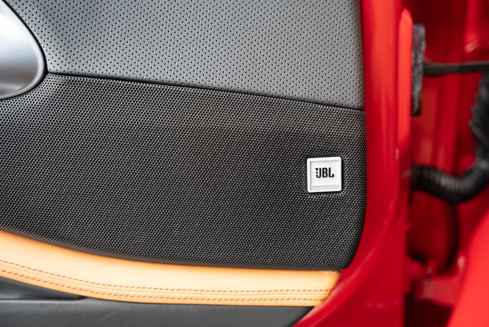 Used 2018 Ferrari 812 Superfast image 23