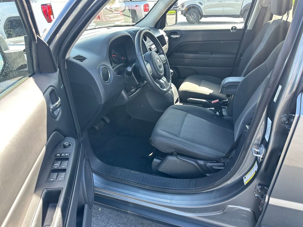 Used 2012 Jeep Patriot Latitude w/ Sun/Sound Group AWD/4WD image 10
