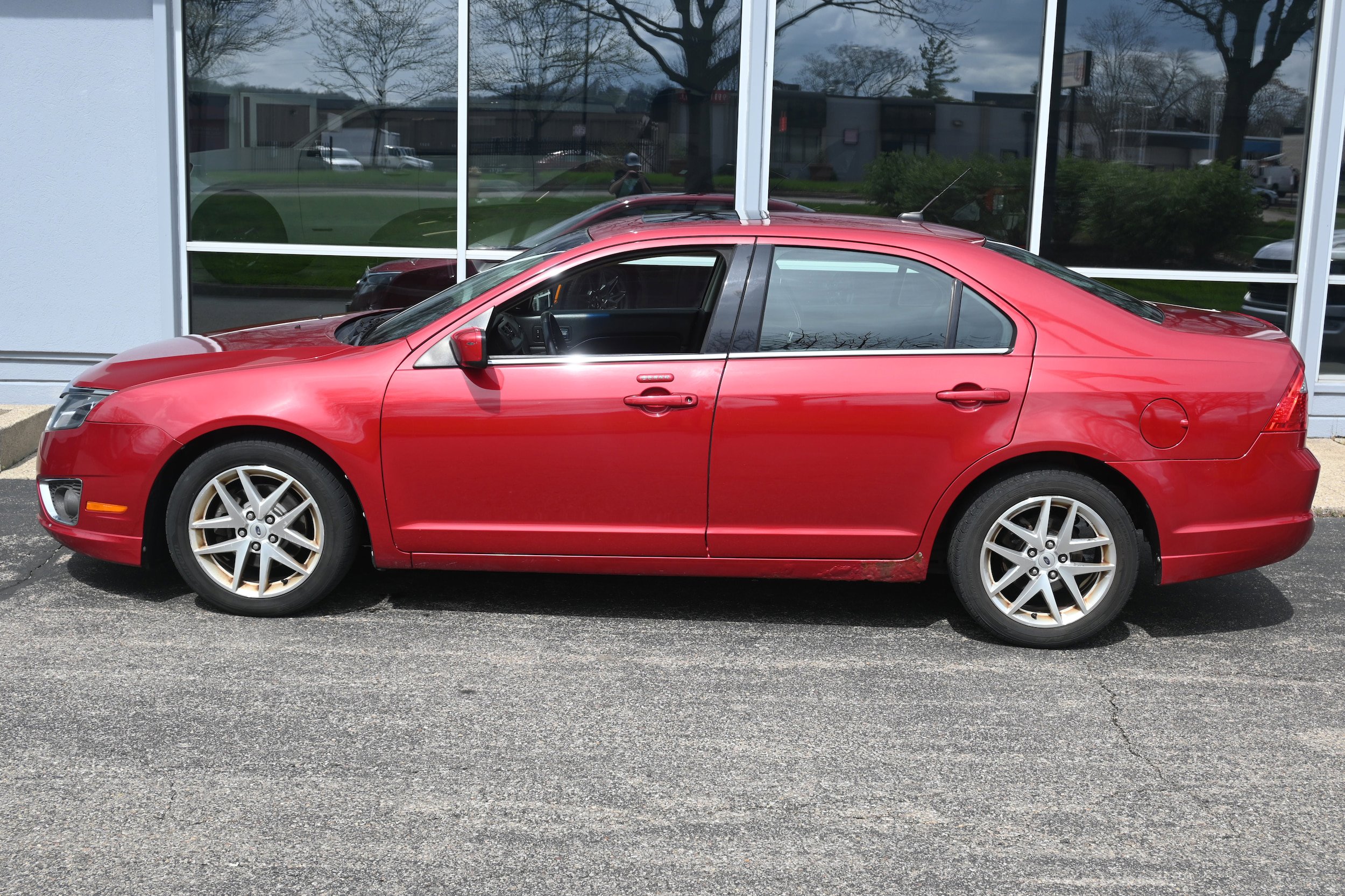 Used 2012 Ford Fusion SEL FWD image 3