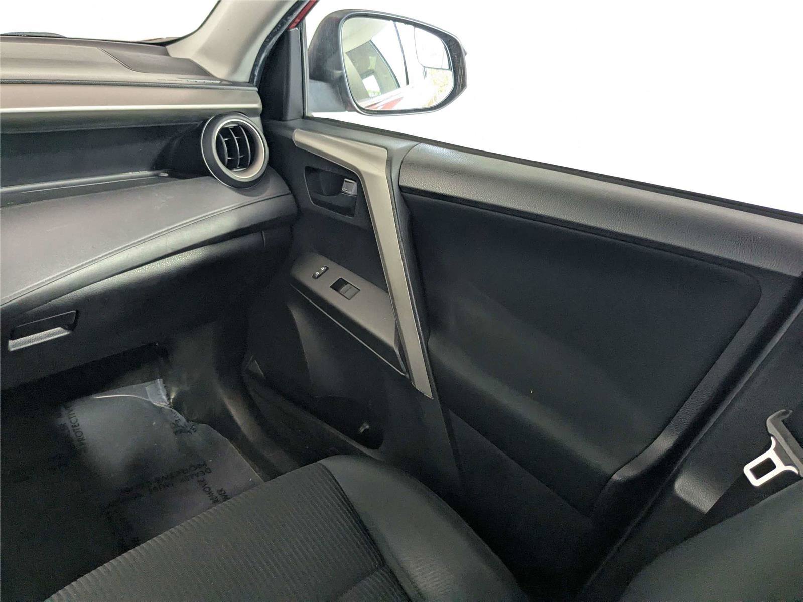 Used 2016 Toyota RAV4 LE image 38