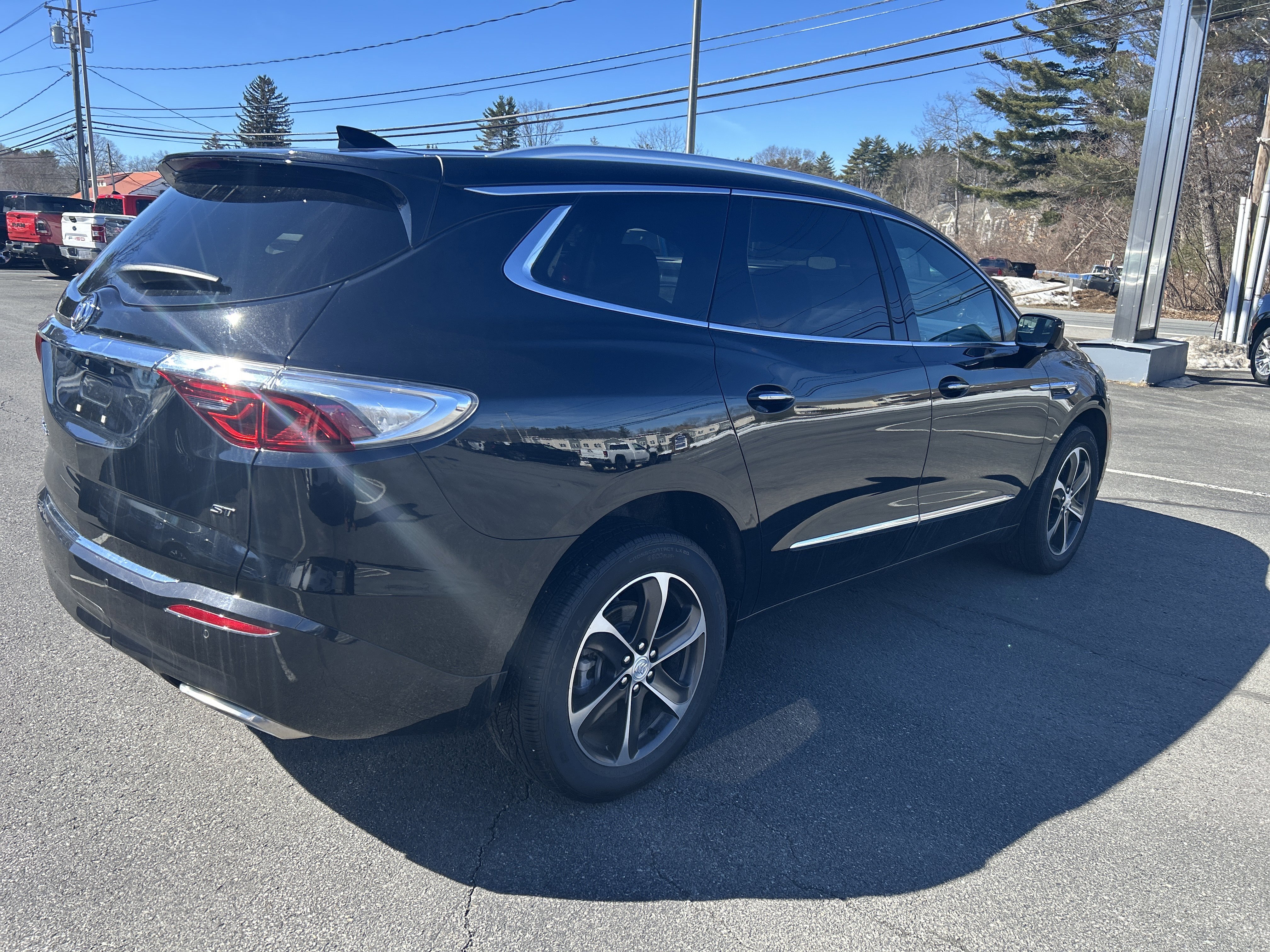 Certified 2022 Buick Enclave Essence w/ Experience Buick Package image 9