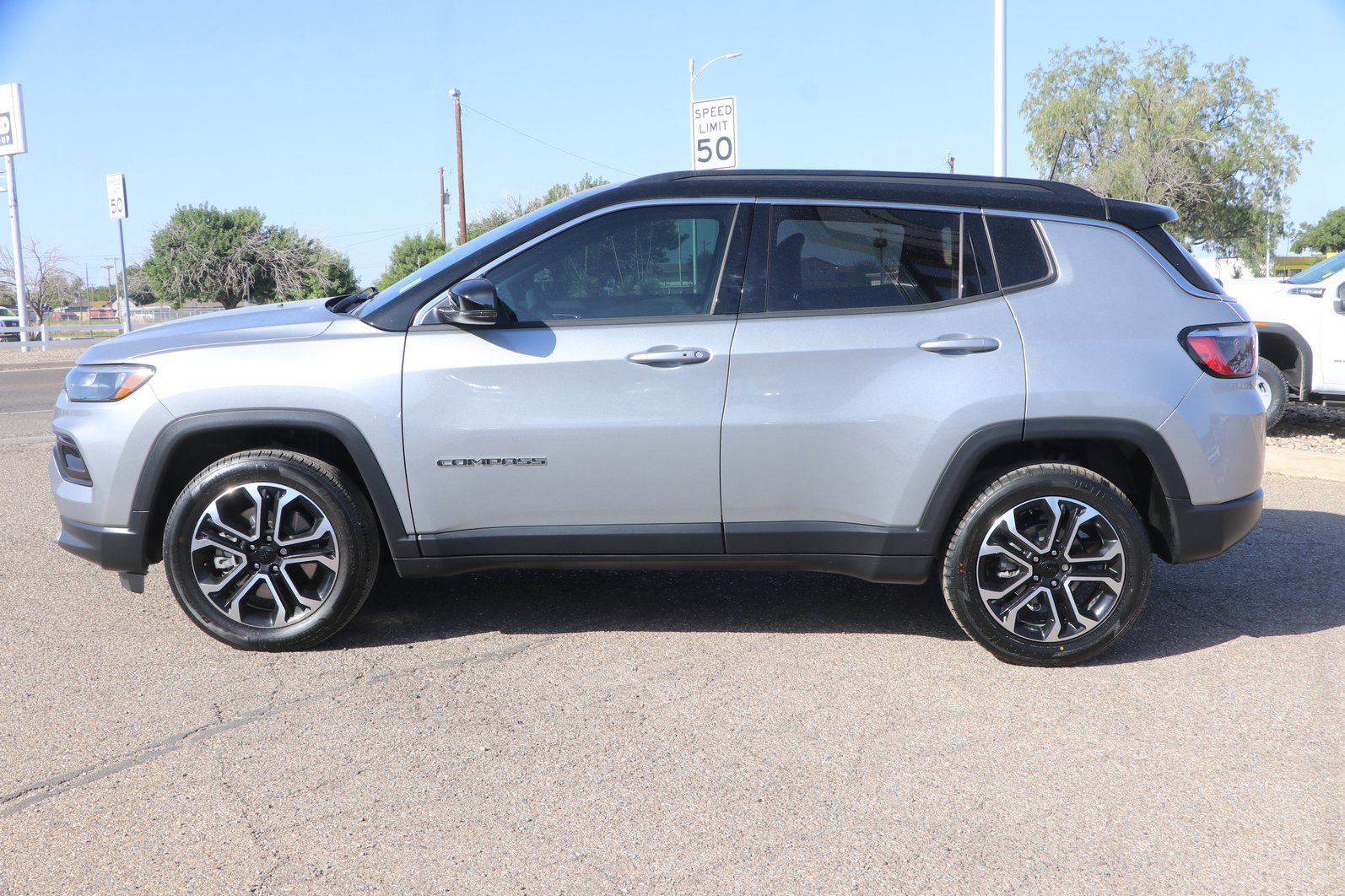 Used 2024 Jeep Compass Limited AWD/4WD image 4