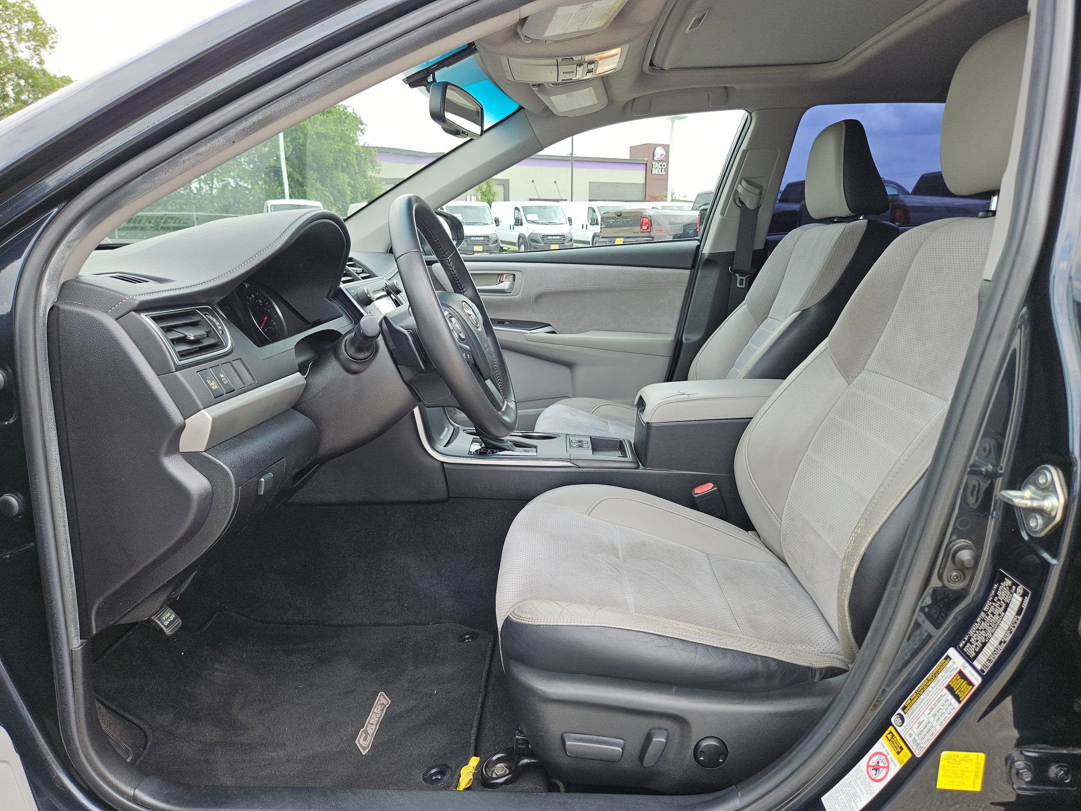 Used 2015 Toyota Camry XSE w/ Moonroof Package FWD image 9