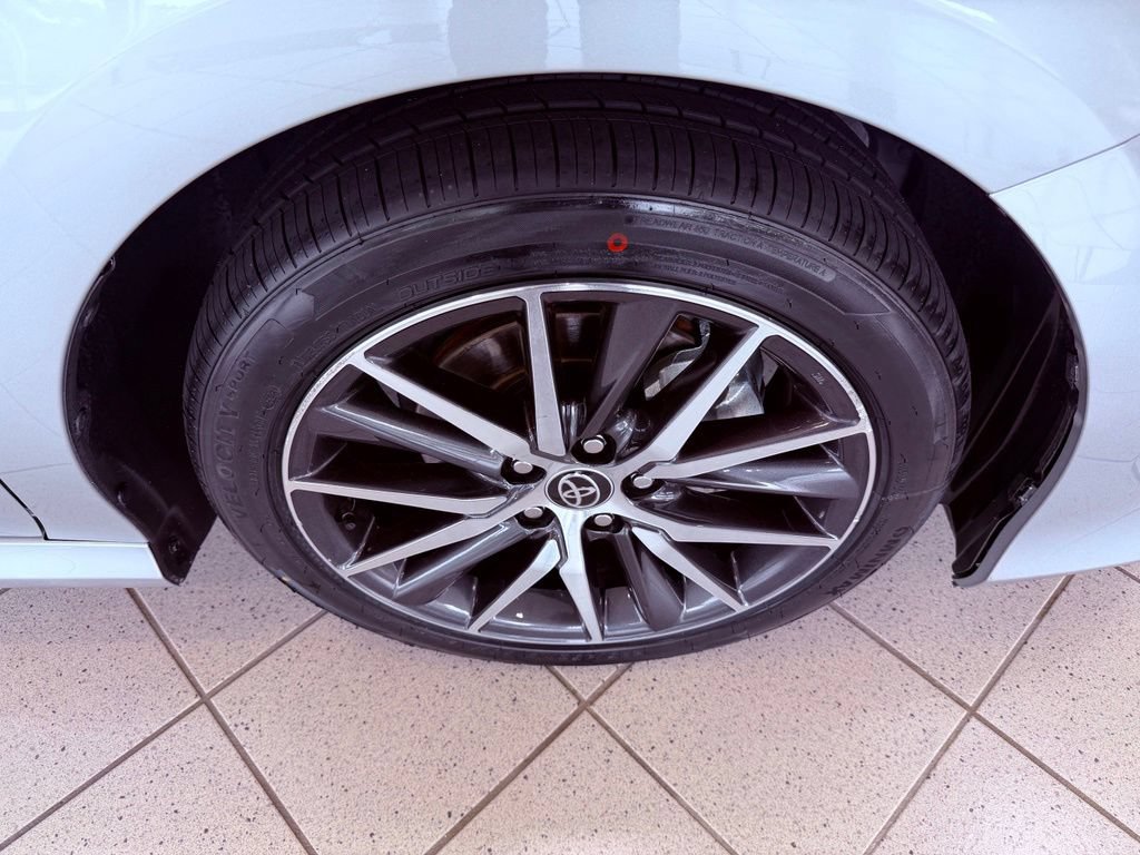 Used 2022 Toyota Camry XLE FWD image 14