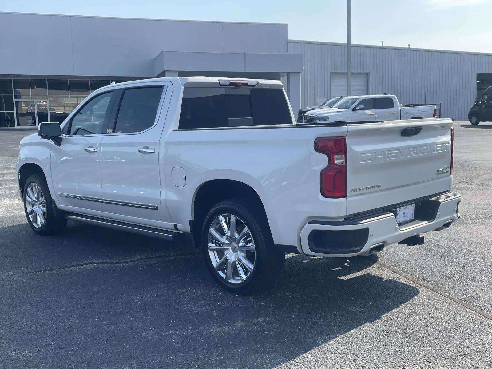 Certified 2025 Chevrolet Silverado 1500 High Country w/ High Country Premium Package AWD/4WD image 6