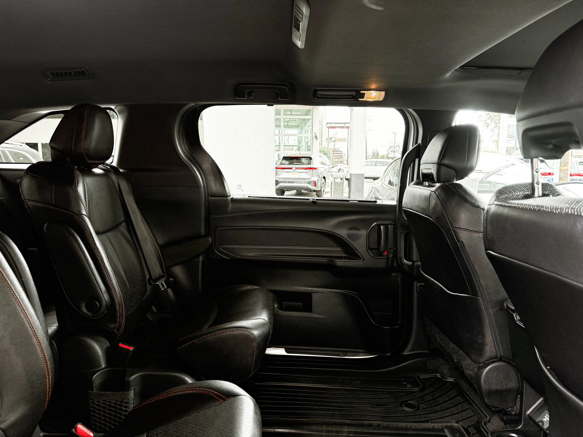 Used 2024 Toyota Sienna XSE w/ XSE Premium Package FWD image 22
