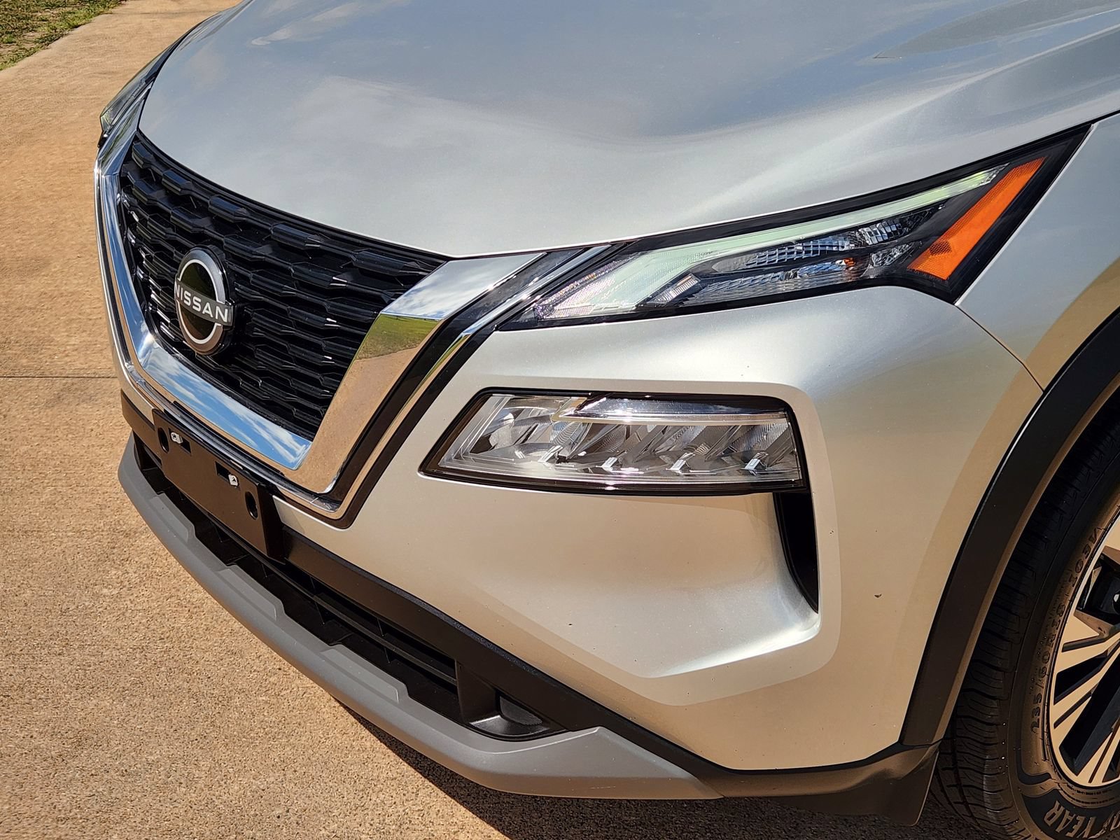 Used 2023 Nissan Rogue SV FWD image 10