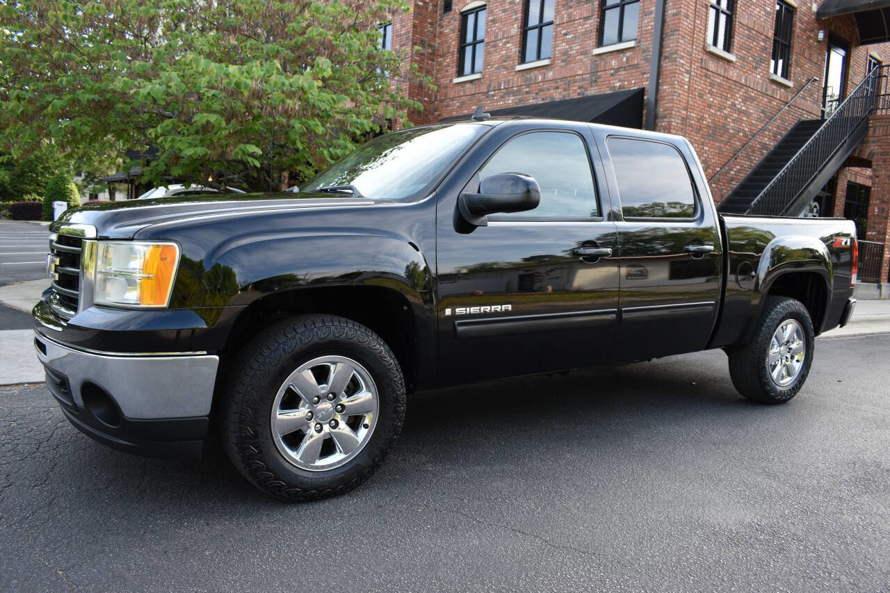 Used 2009 GMC Sierra 1500 SLT w/ Suspension Package, Off-Road image 2