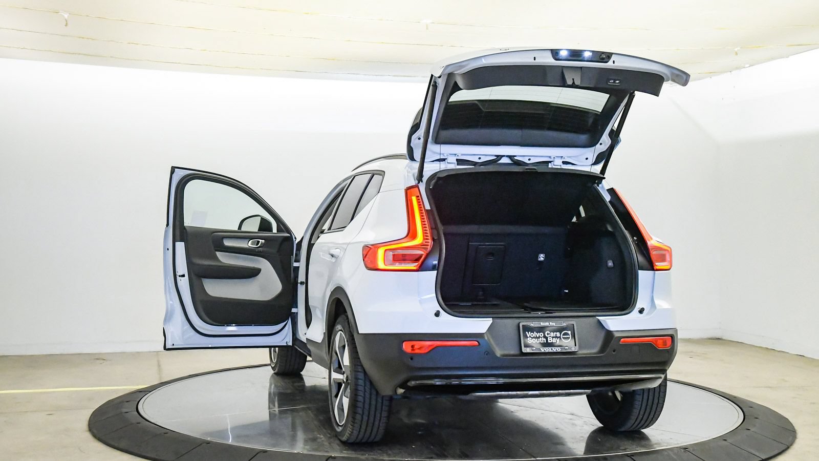 Certified 2026 Volvo XC40 B5 Plus w/ Protection Package Premier AWD/4WD image 26
