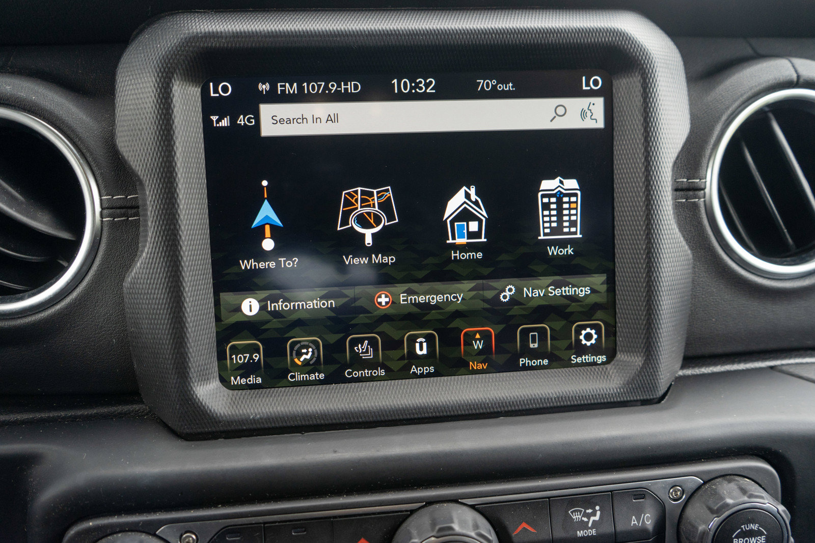 Used 2022 Jeep Wrangler Unlimited Sahara w/ LED Lighting Group AWD/4WD image 18