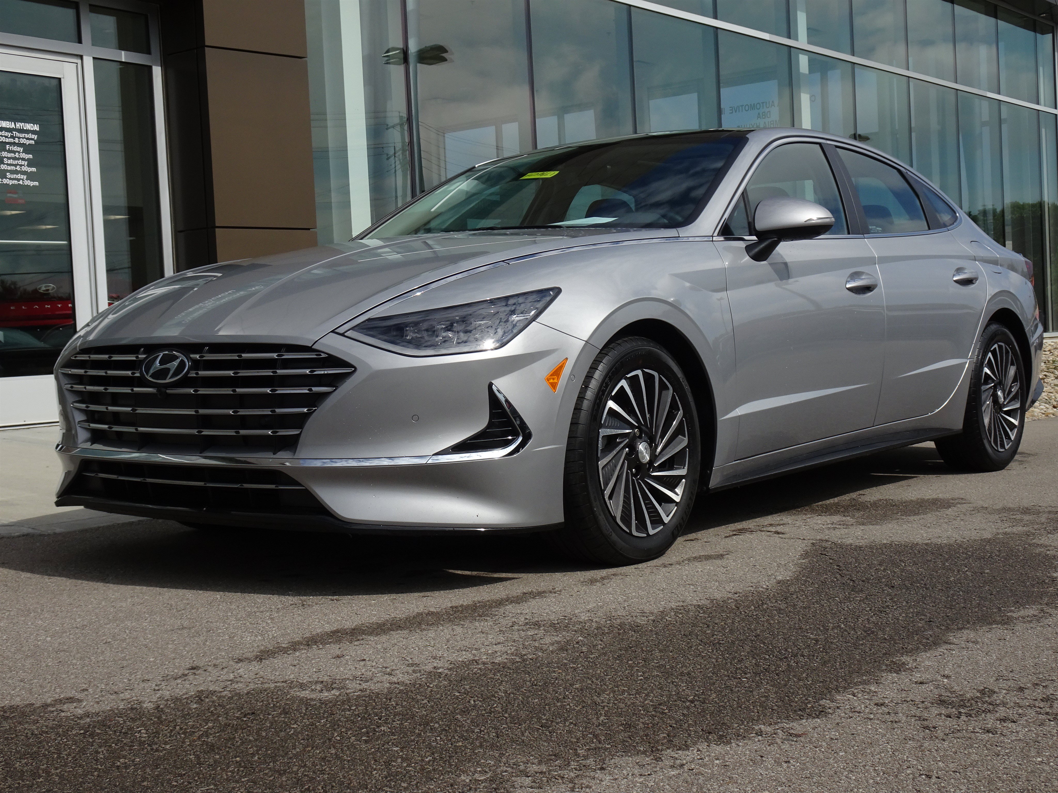 Used 2023 Hyundai Sonata Limited FWD image 1