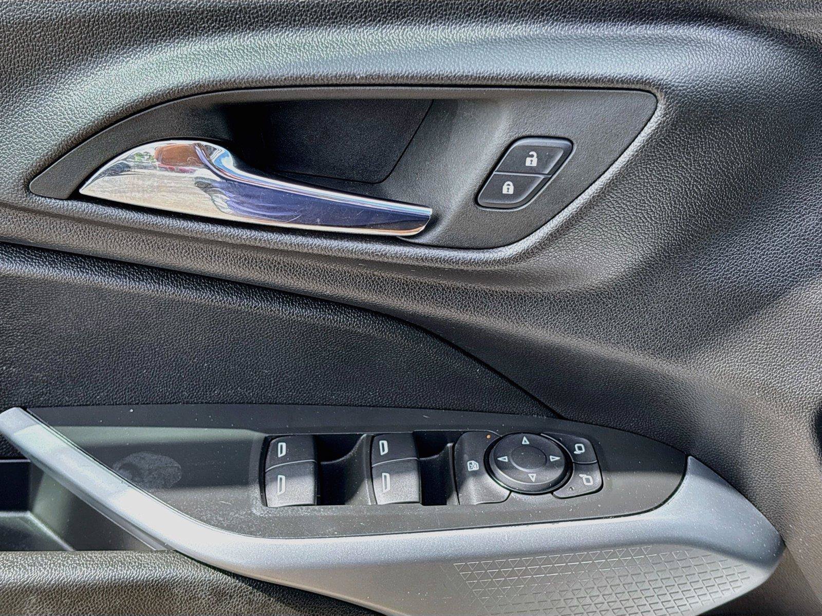 Used 2025 Chevrolet Trax LS FWD image 17
