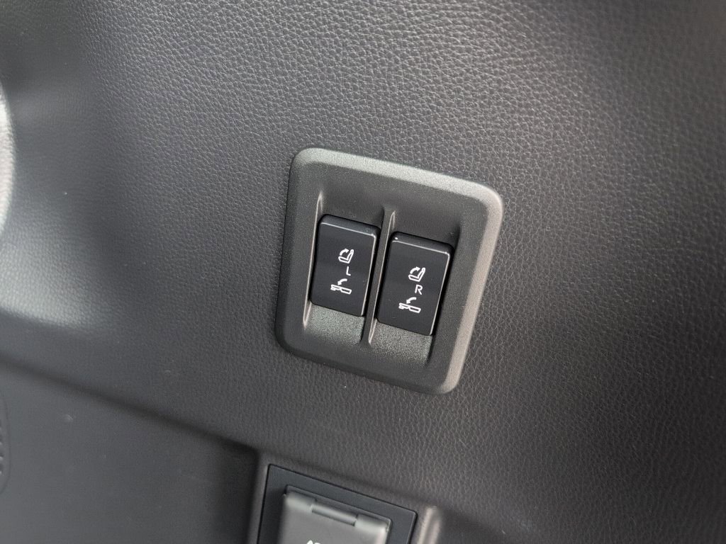 Used 2025 Lexus GX 550 w/ Cold Area Package AWD/4WD image 35