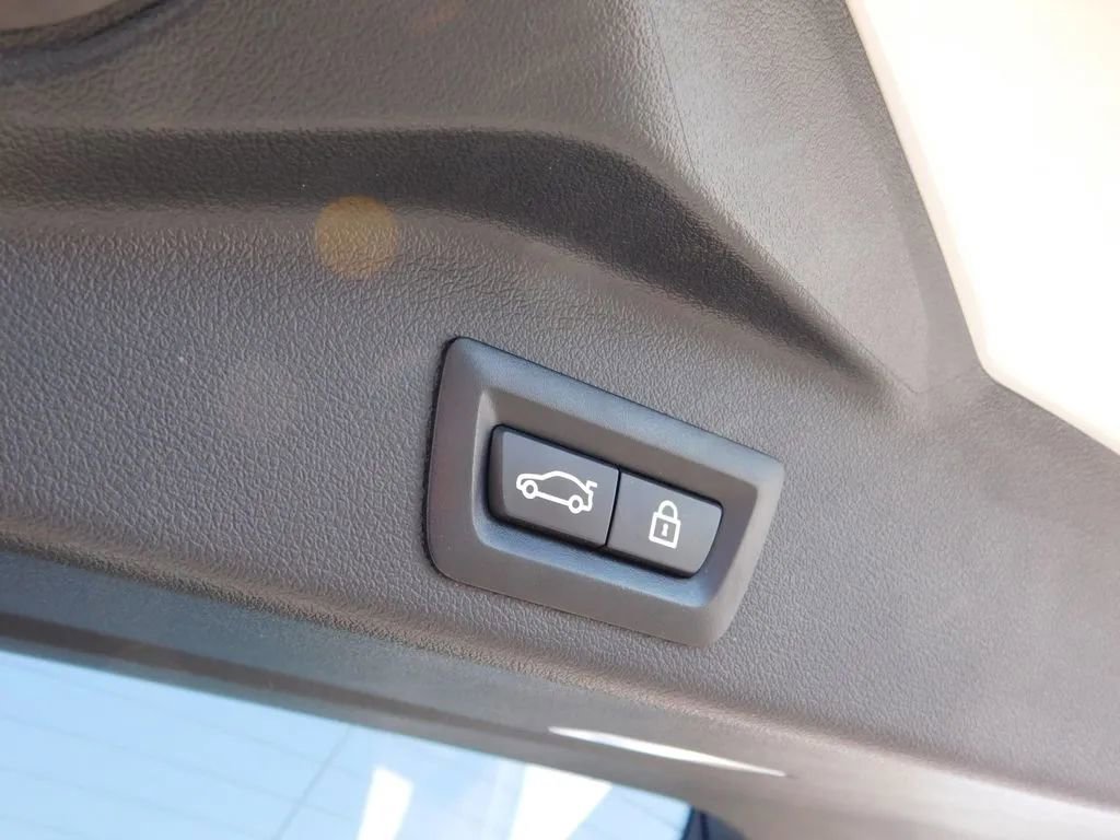 Used 2022 BMW X5 xDrive45e w/ Climate Comfort Package image 12