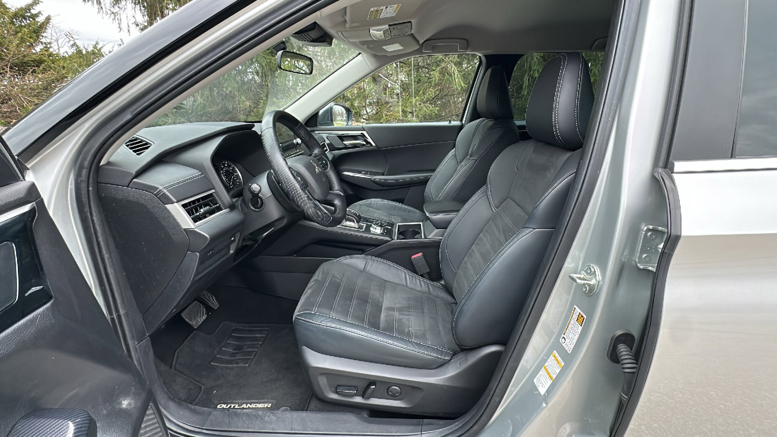 Used 2022 Mitsubishi Outlander SE image 12