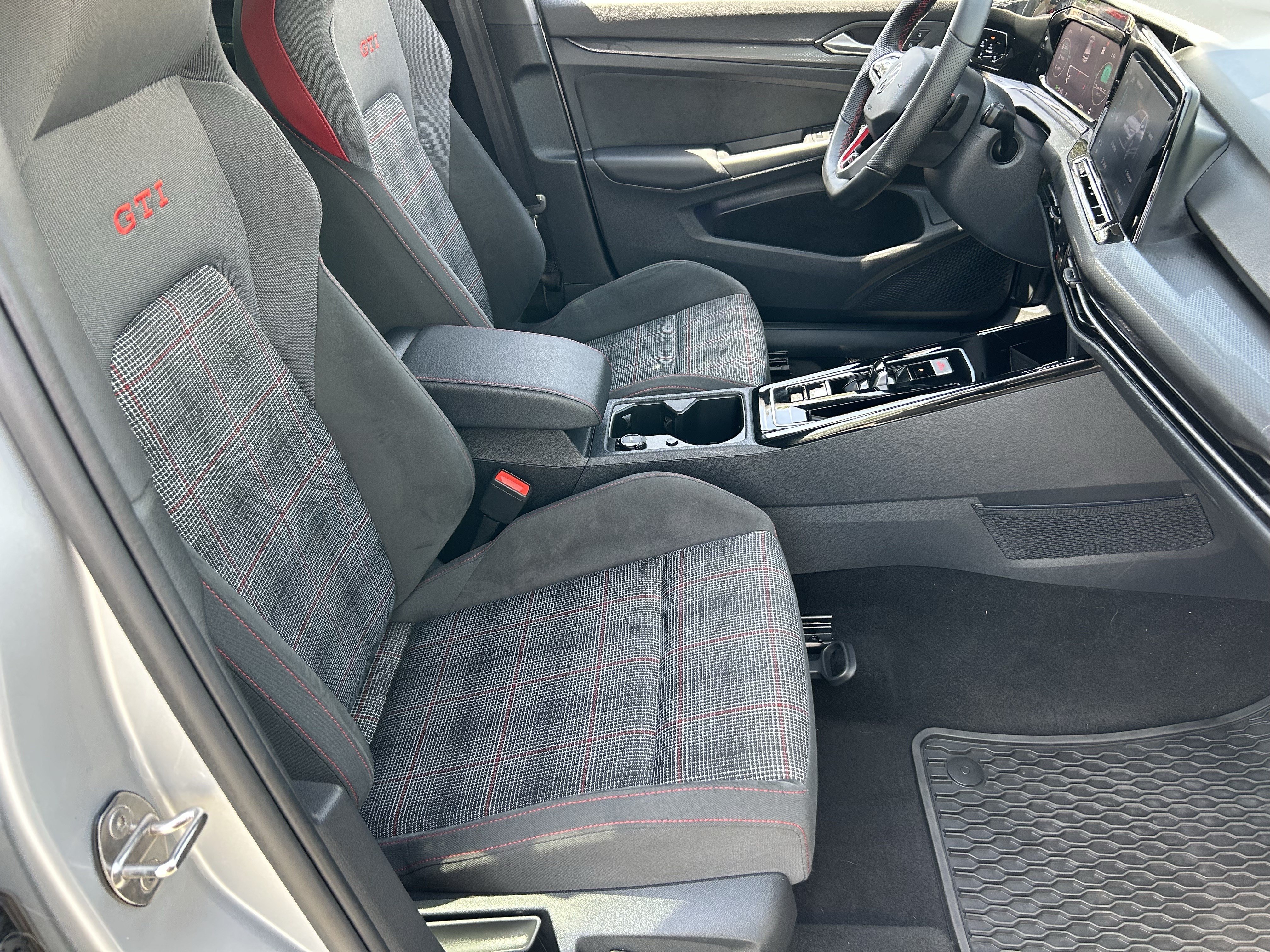Certified 2024 Volkswagen GTI SE FWD image 9