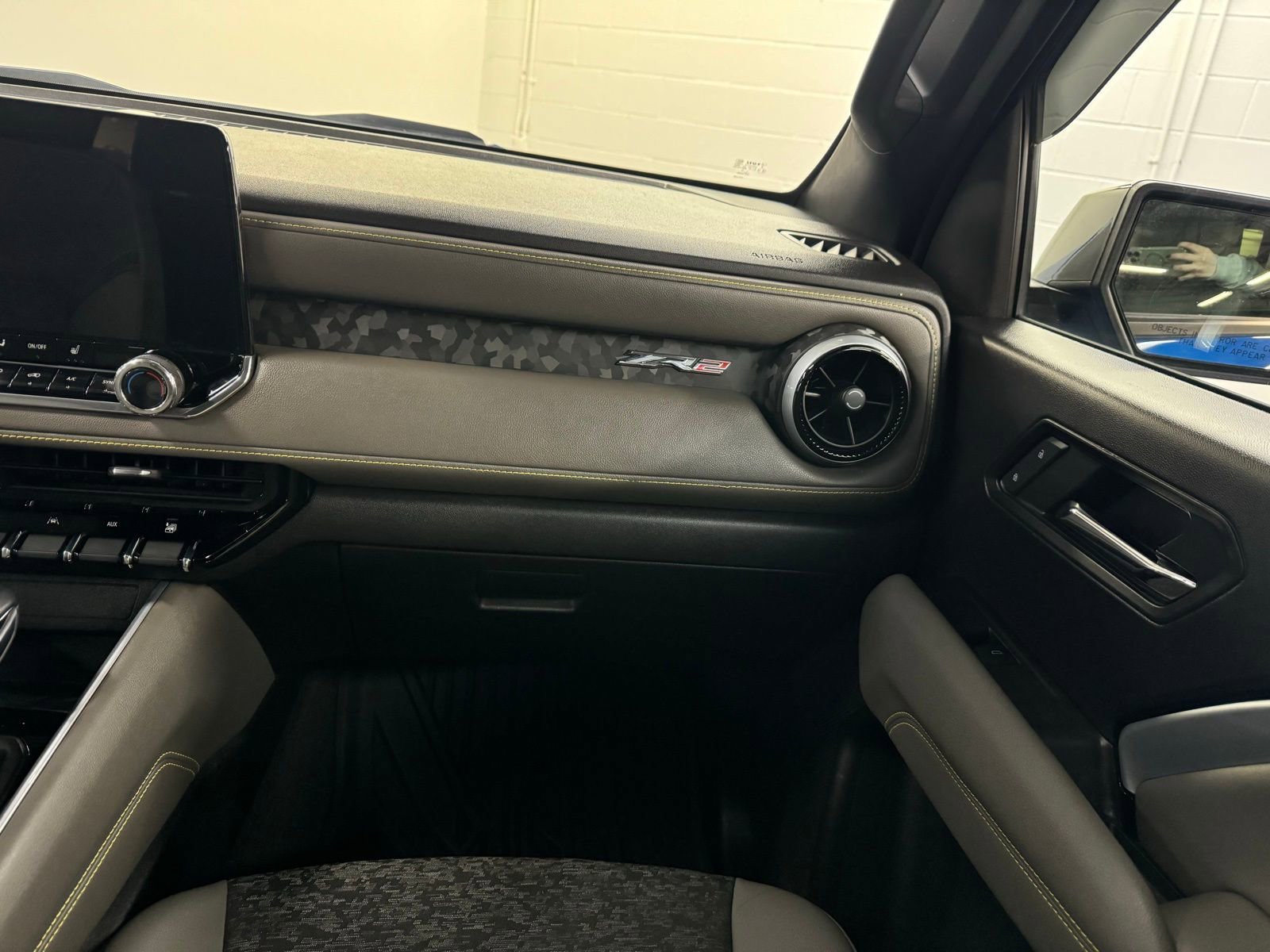 Used 2024 Chevrolet Colorado ZR2 w/ Technology Package AWD/4WD image 19