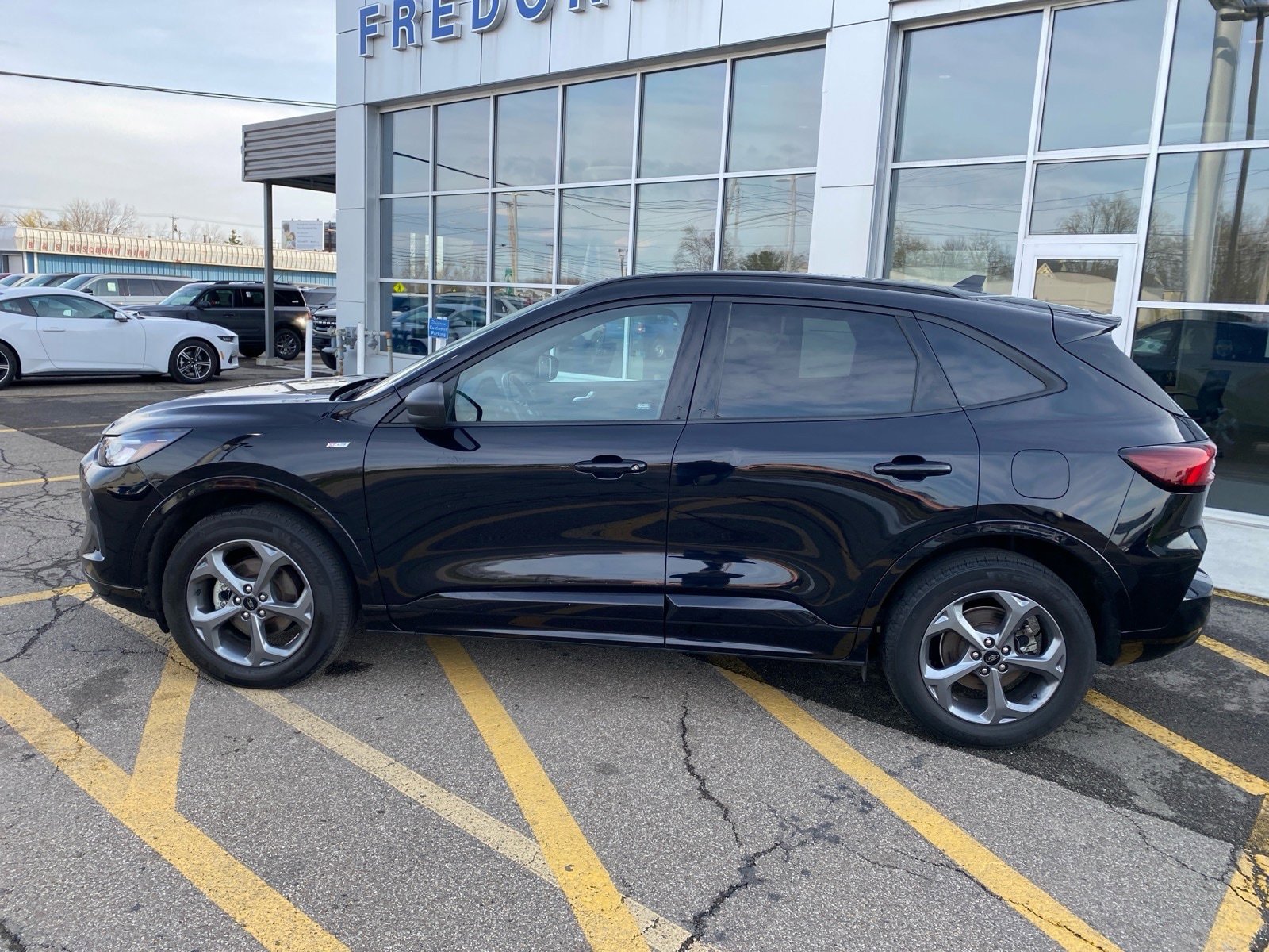 Used 2024 Ford Escape ST-Line w/ Tech Pack #1 AWD/4WD image 2