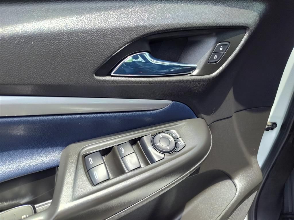 Used 2022 Chevrolet Bolt EUV Premier w/ Sun & Sound Package FWD image 15