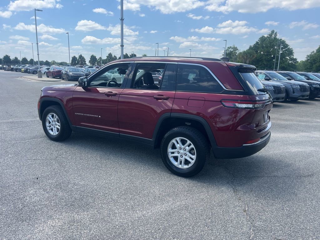 Used 2023 Jeep Grand Cherokee Laredo image 4