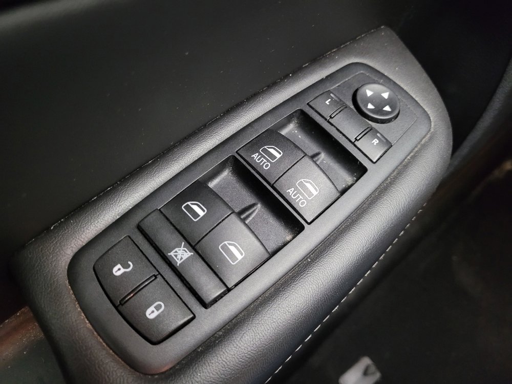 Used 2015 Chrysler 200 C w/ Navigation & Sound Group I image 27