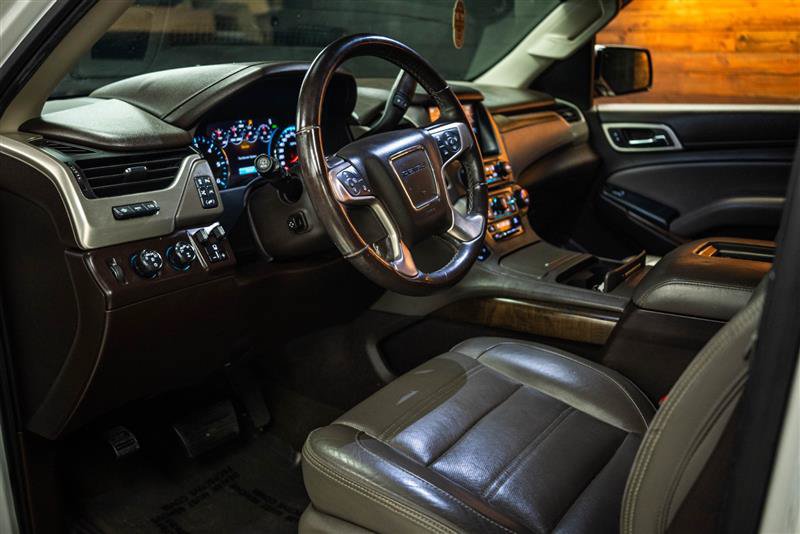 Used 2018 GMC Yukon Denali w/ Denali Ultimate Package AWD/4WD image 9