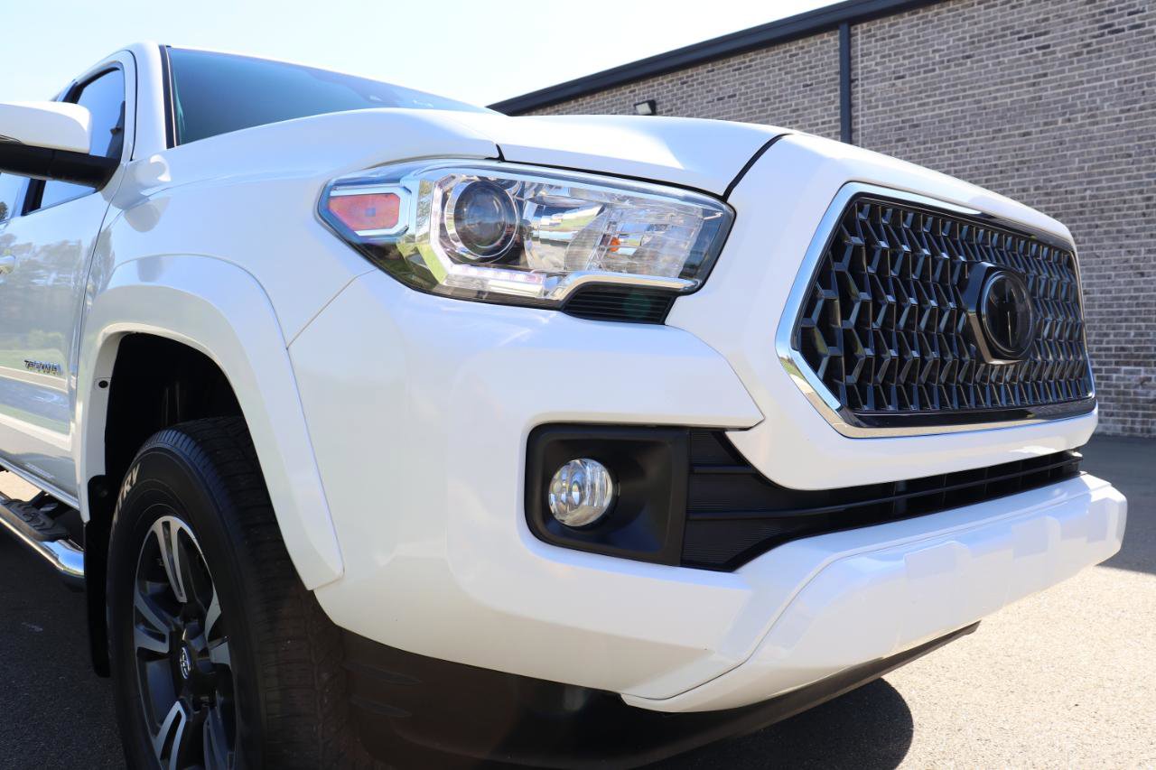 Used 2018 Toyota Tacoma TRD Sport image 4