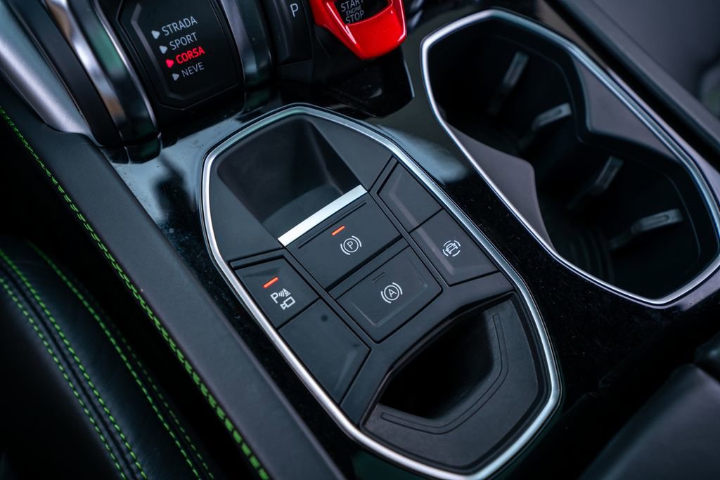 Used 2020 Lamborghini Urus AWD/4WD image 51