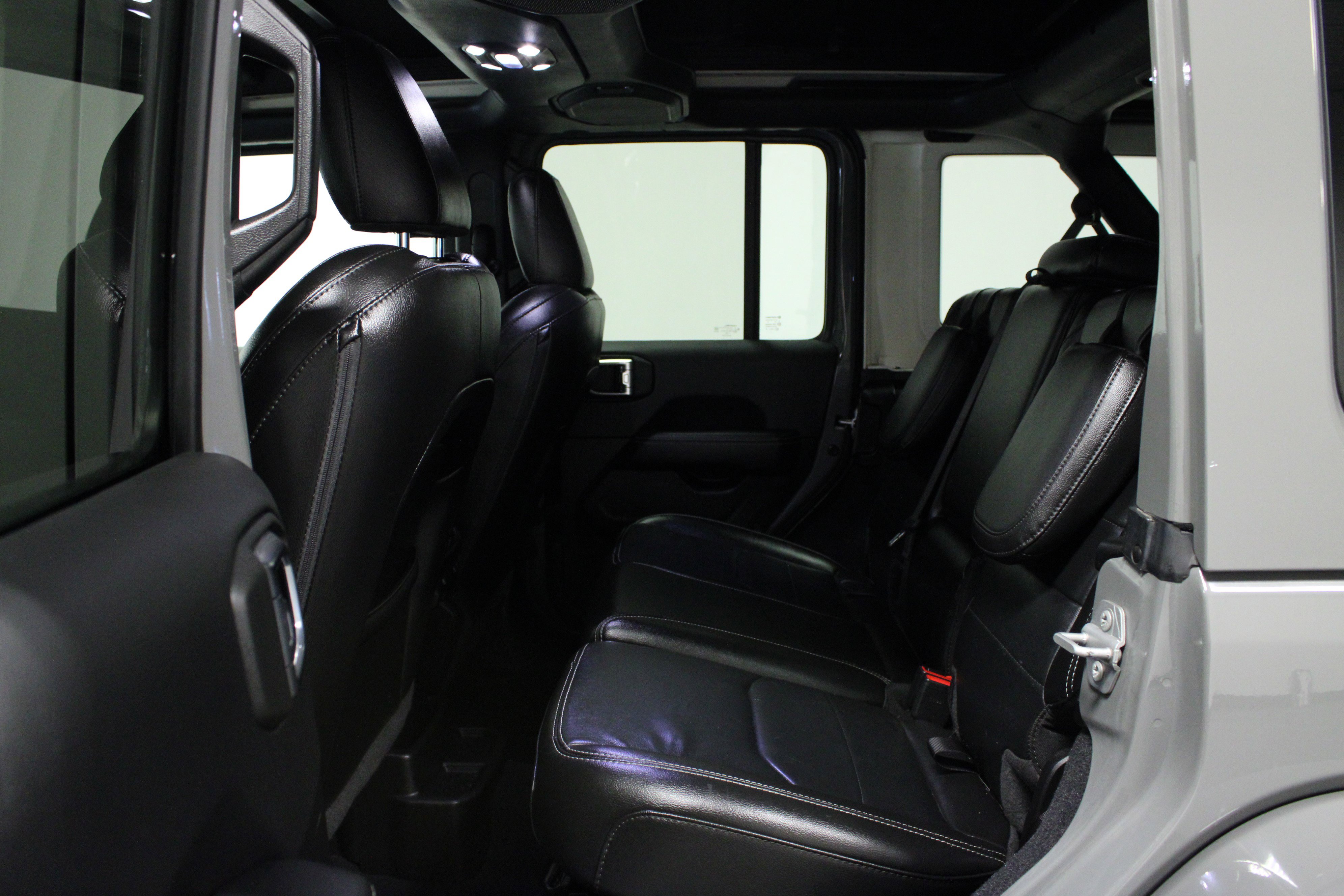 Used 2022 Jeep Wrangler Unlimited Sahara image 13