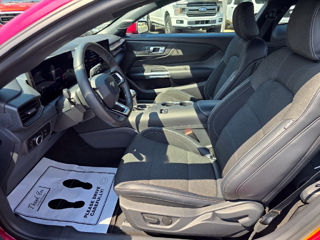 Used 2025 Ford Mustang Coupe RWD image 9