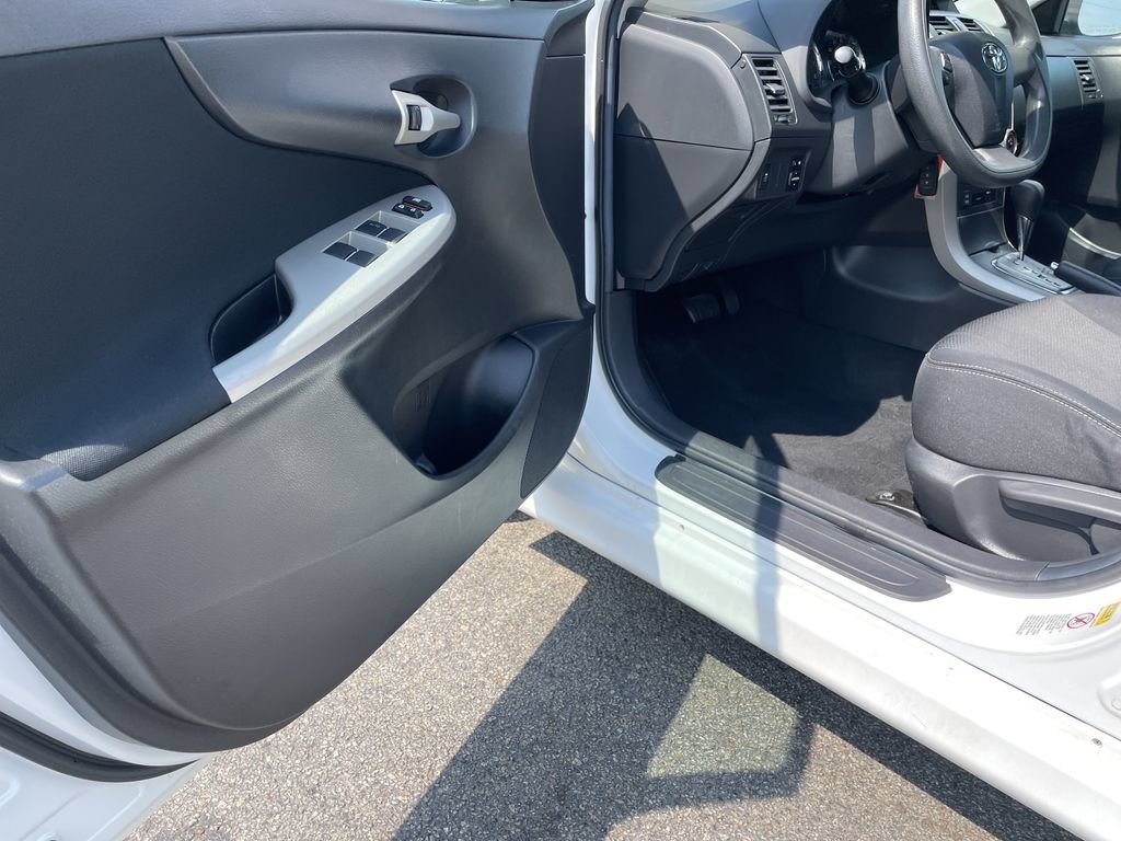 Used 2013 Toyota Corolla S w/ Premium Pkg FWD image 14