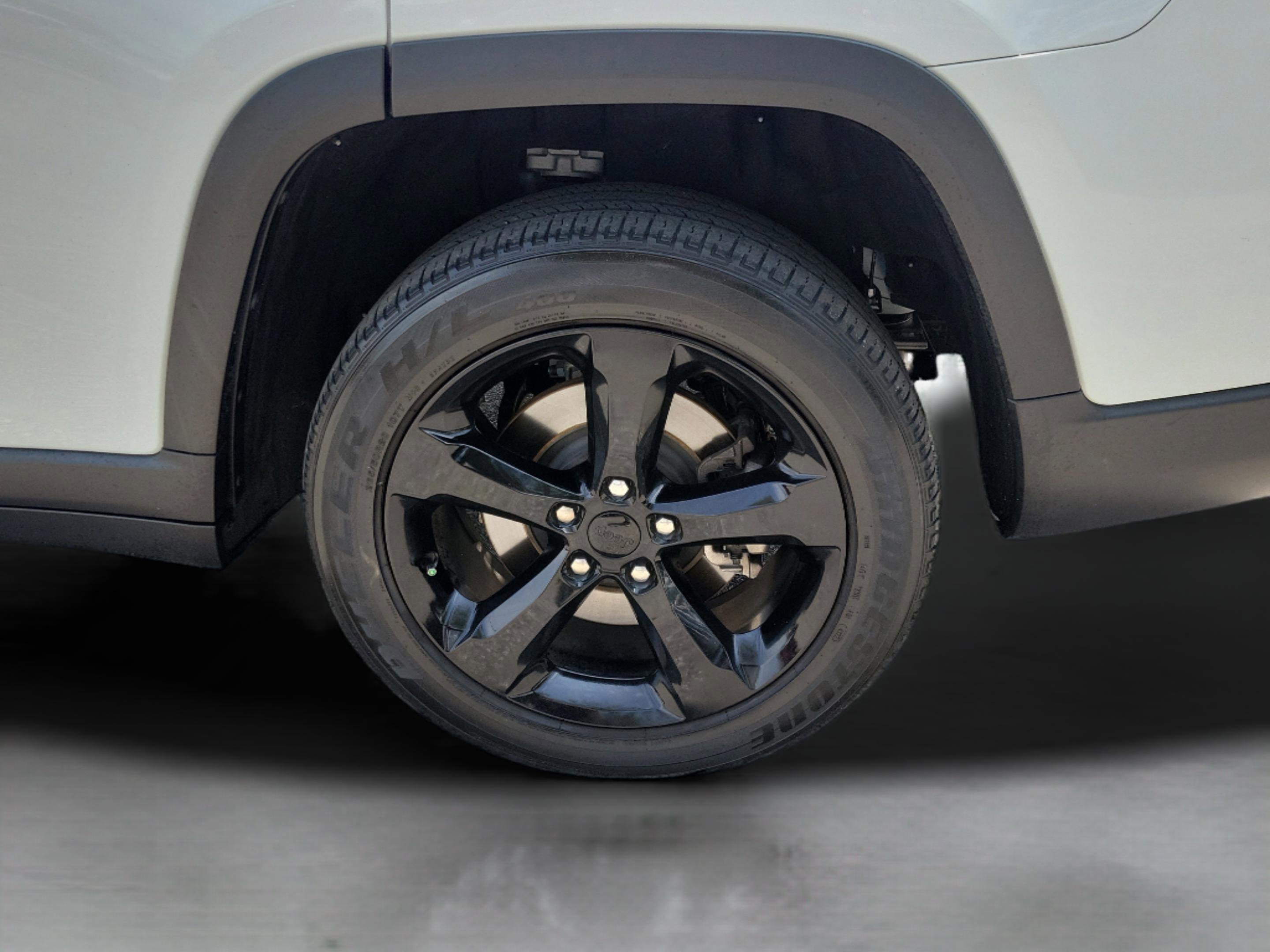 Used 2023 Jeep Grand Cherokee L Laredo AWD/4WD image 31