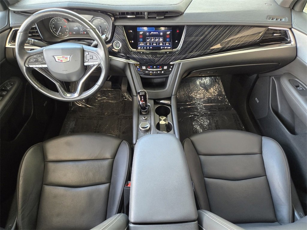 Used 2025 Cadillac XT6 Premium Luxury image 14