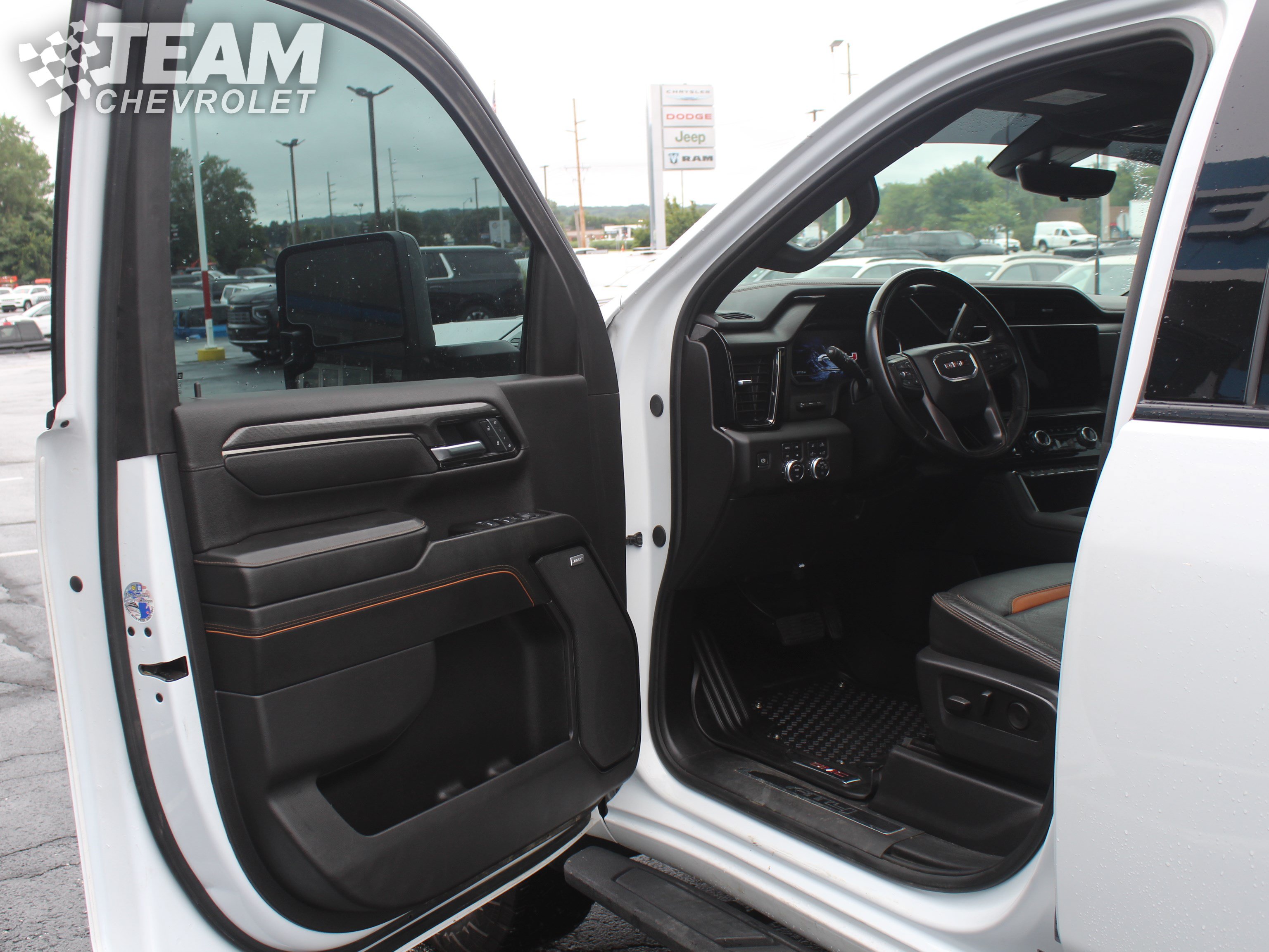 Certified 2025 GMC Sierra 2500 AT4 w/ AT4 Premium Plus Package AWD/4WD image 10