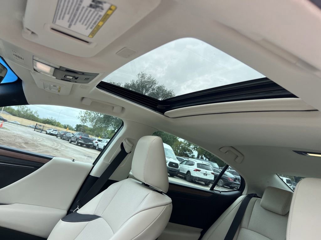Used 2024 Lexus ES 350 w/ Premium Package image 16