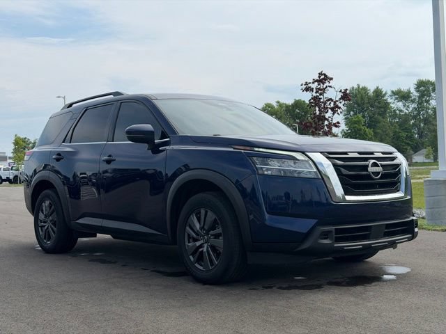 Used 2022 Nissan Pathfinder SV FWD image 1