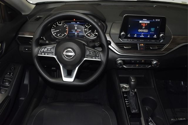 Used 2025 Nissan Altima 2.5 SV FWD image 23