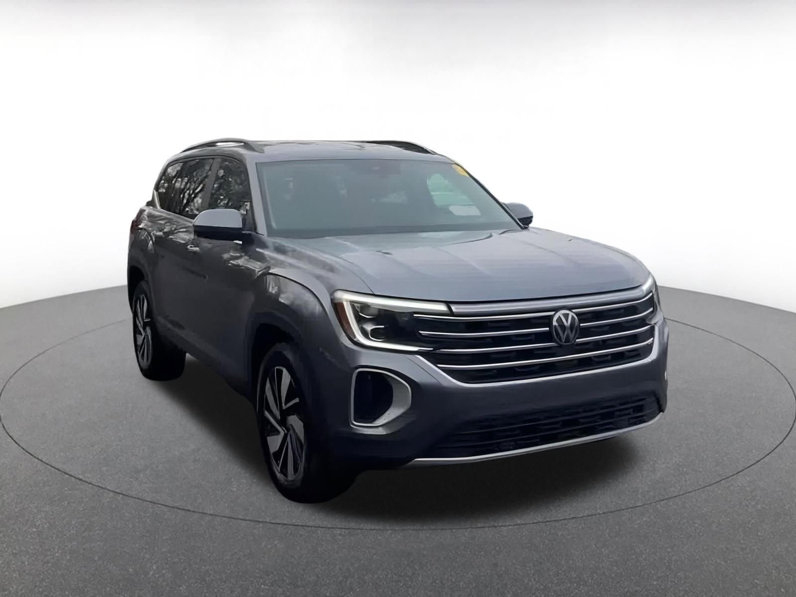 Used 2025 Volkswagen Atlas SE image 3