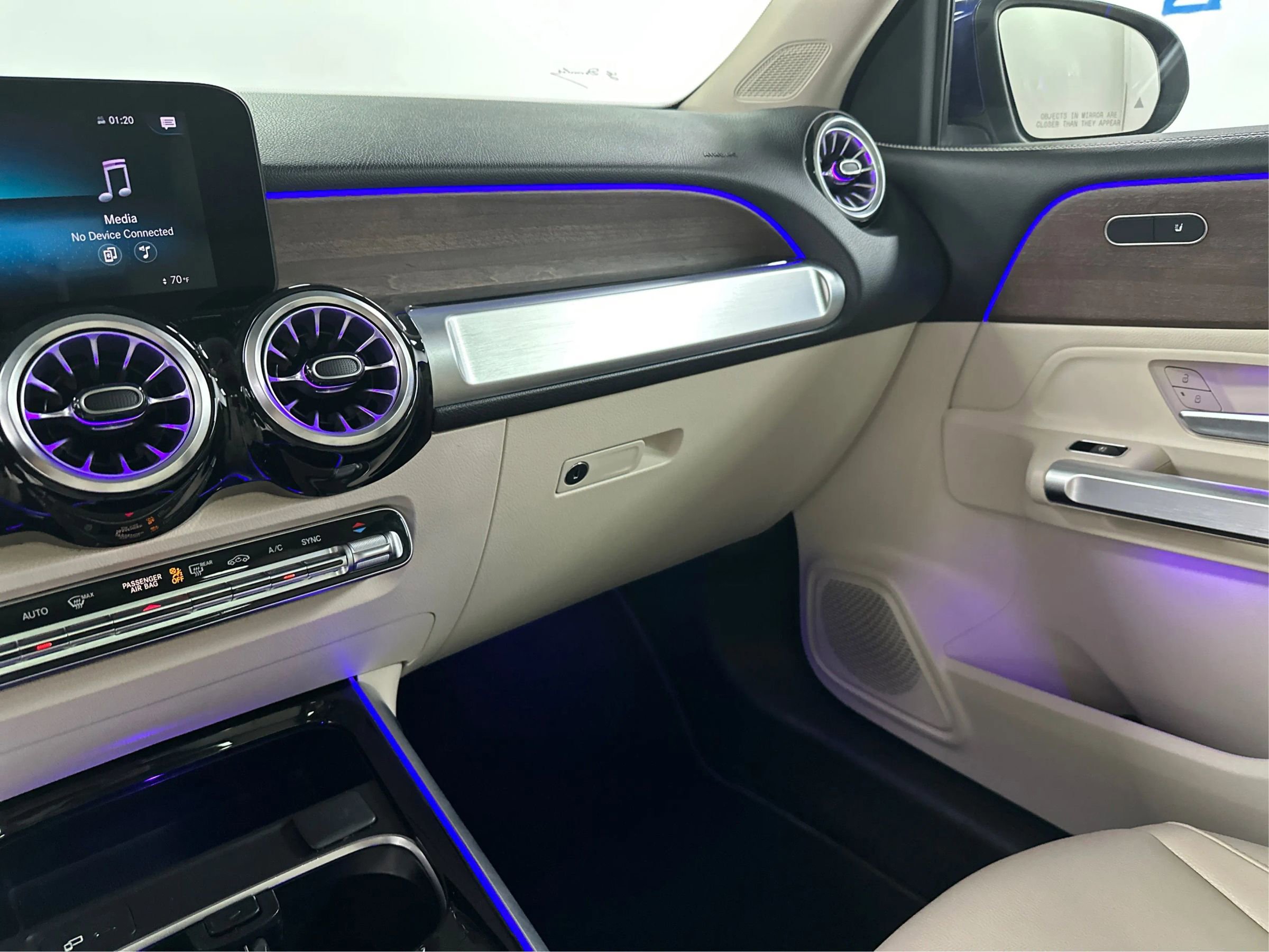 Used 2022 Mercedes-Benz GLB 250 4MATIC w/ Premium Package Lite image 22