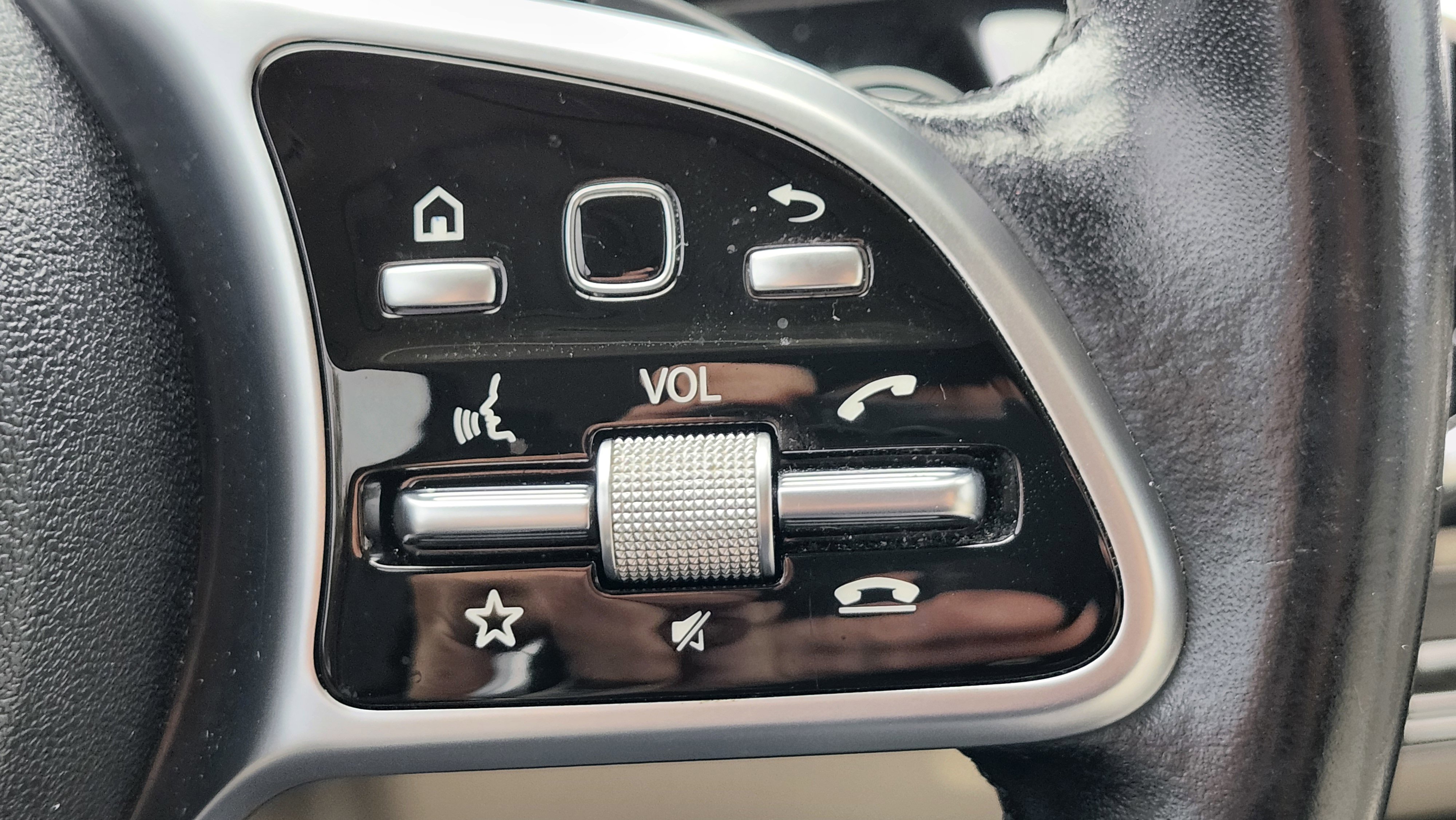 Used 2021 Mercedes-Benz GLA 250 4MATIC w/ Premium Package image 35